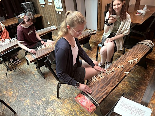 Japanese Instrument "Koto" 1.5 hours class @ the heart of Kyoto