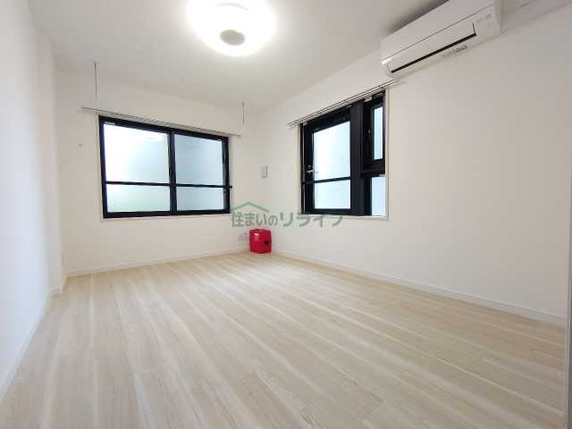 1DK Mansion in Chiyoda, Tokyo - Image 1
