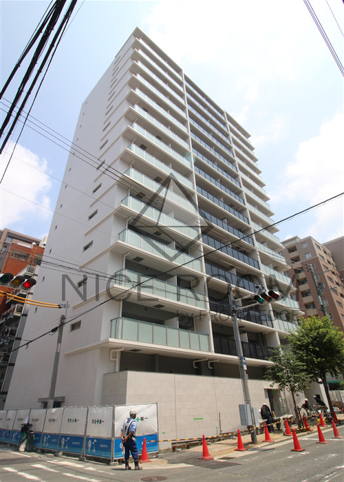 1DK Mansion in Chuo-ku, Osaka - Image 1