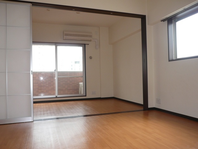 1DK Mansion in Kita-ku, Osaka — photo 3 of 3