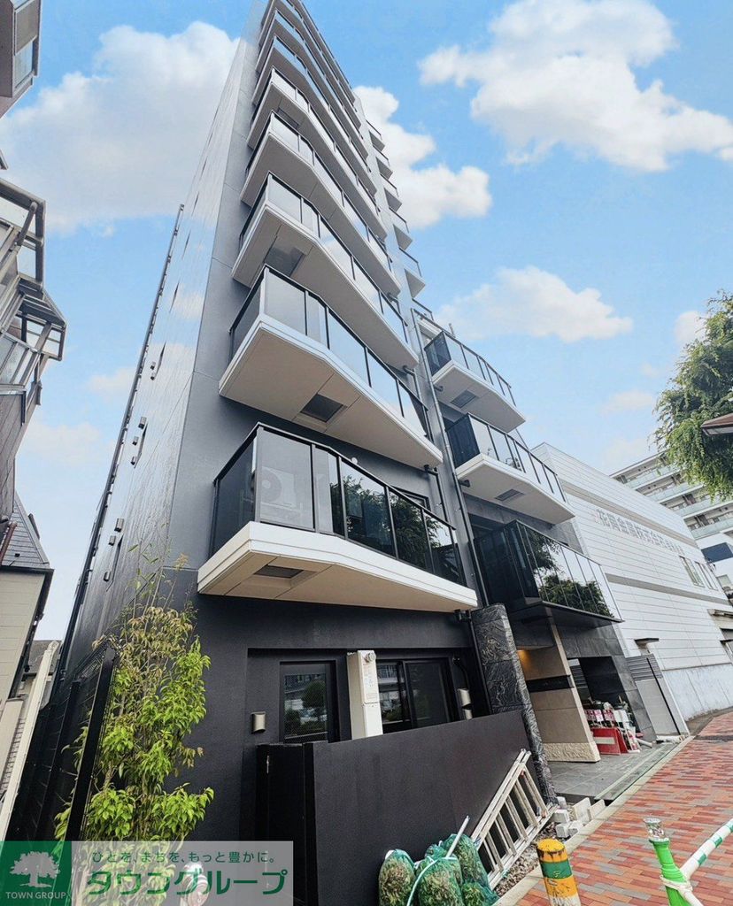 1DK Mansion in Meguro, Tokyo - Image 1