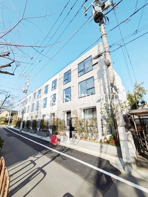 1DK Mansion in Meguro, Tokyo - Image 1