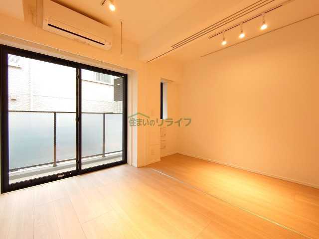 1DK Mansion in Shibuya, Tokyo — photo 3 of 3
