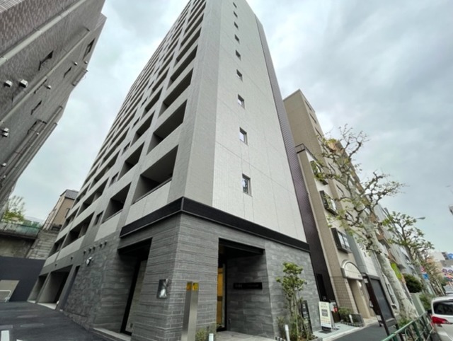 1DK Mansion in Shinjuku, Tokyo - Image 1