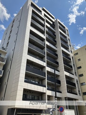 1DK Mansion in Shinjuku, Tokyo - Image 1