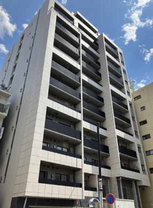 1DK Mansion in Shinjuku, Tokyo - Image 1
