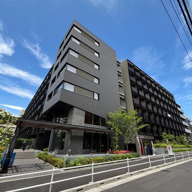 1DK Mansion in Shinjuku, Tokyo - Image 1