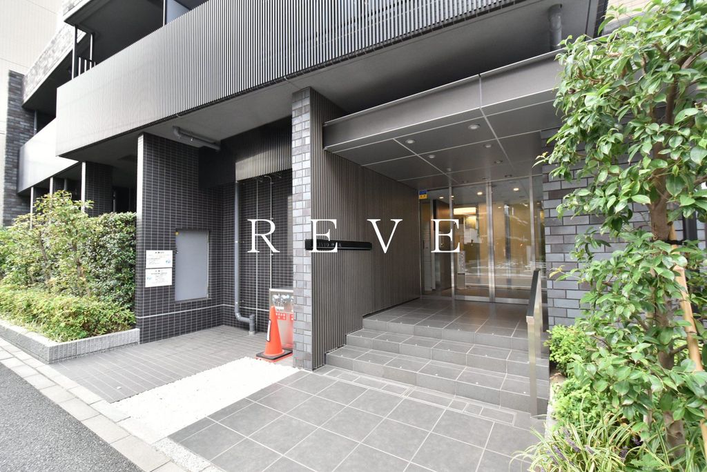 1DK Mansion in Shinjuku, Tokyo - Image 1