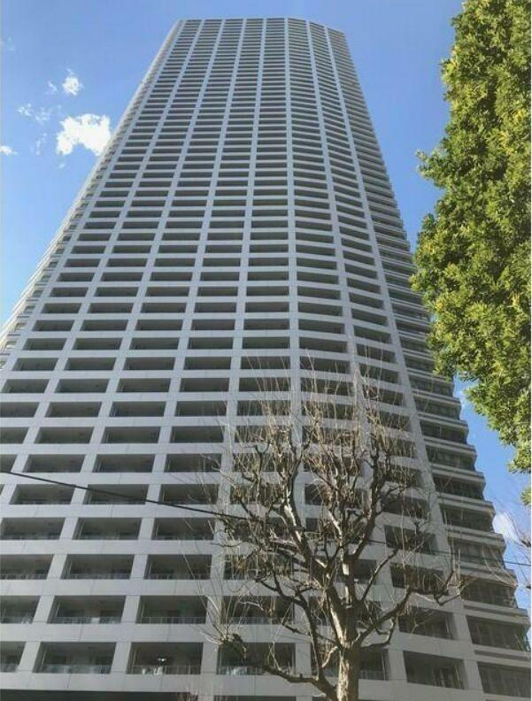 1DK Mansion in Shinjuku, Tokyo - Image 1