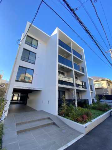 1DK Mansion in Shinjuku, Tokyo - Image 1