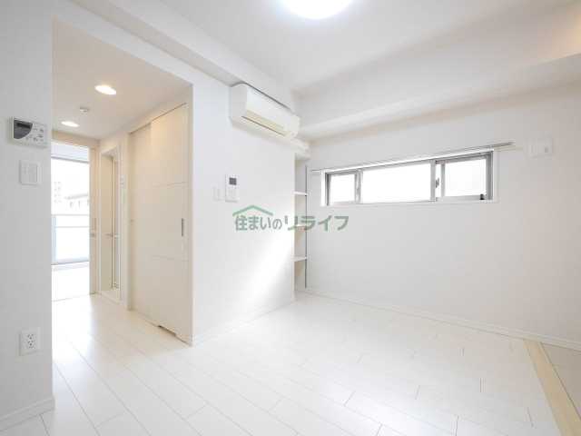 1DK Mansion in Shinjuku, Tokyo - Image 1