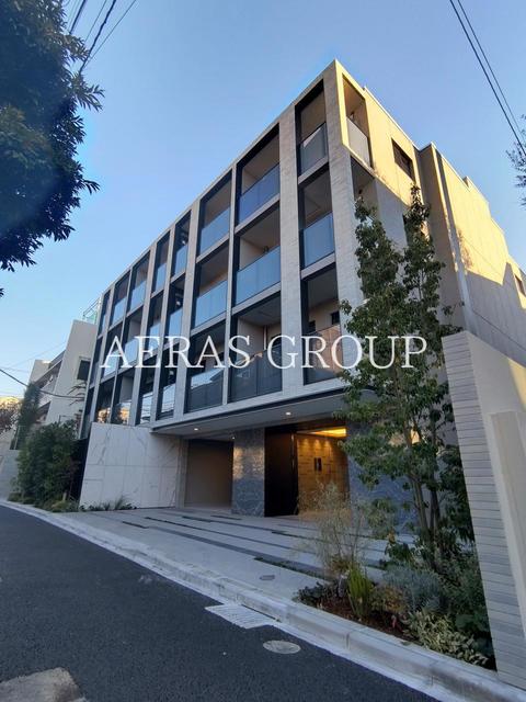 1DK Mansion in Shinjuku, Tokyo - Image 1