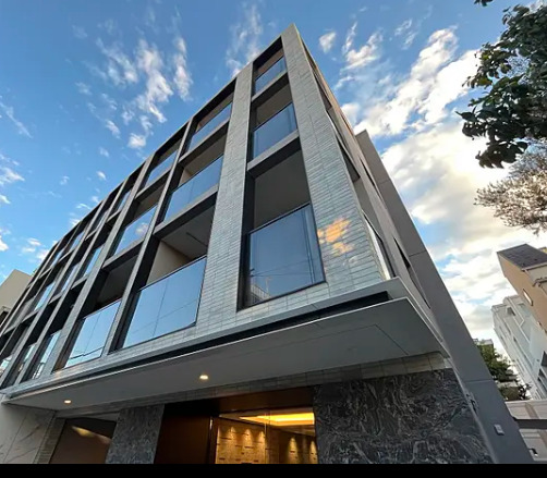 1DK Mansion in Shinjuku, Tokyo - Image 1