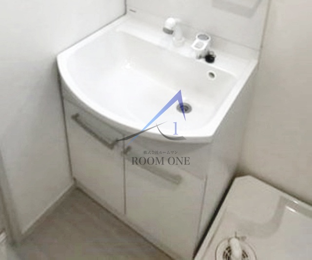 1K Apartment in Shinjuku, Tokyo - Image 1