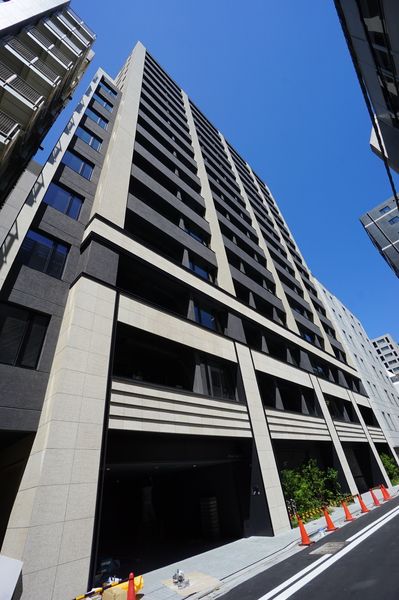 1K Mansion in Chiyoda, Tokyo - Image 1