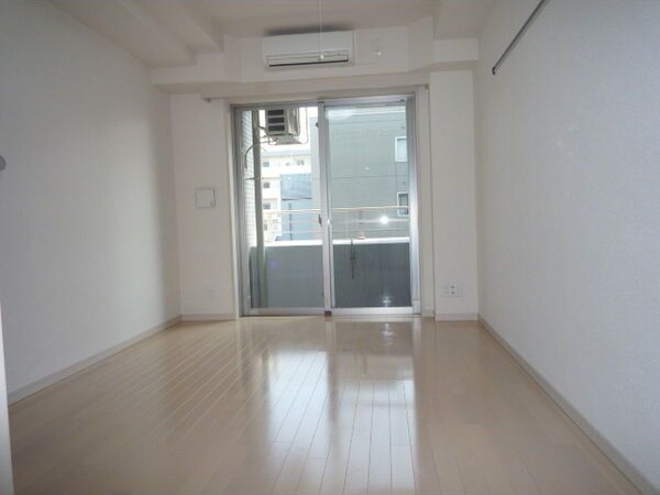 1K Mansion in Chiyoda, Tokyo — photo 3 of 3