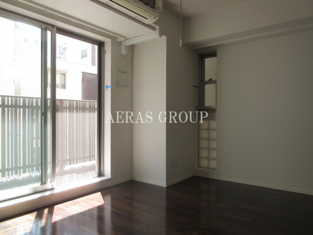 1K Mansion in Chiyoda, Tokyo — photo 3 of 3