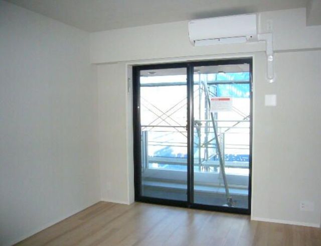 1K Mansion in Chiyoda, Tokyo — photo 3 of 3