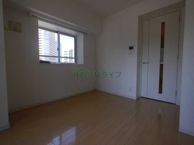 1K Mansion in Chiyoda, Tokyo — photo 3 of 3