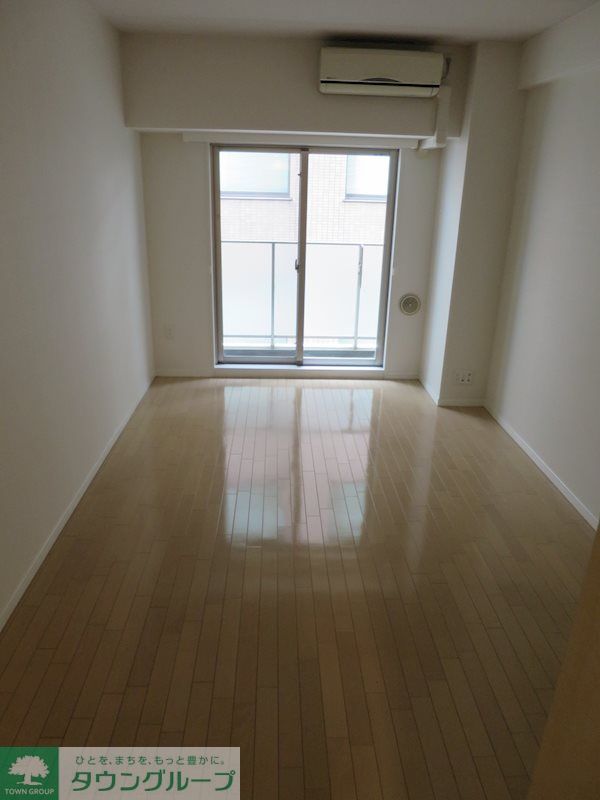 1K Mansion in Chiyoda, Tokyo — photo 3 of 3