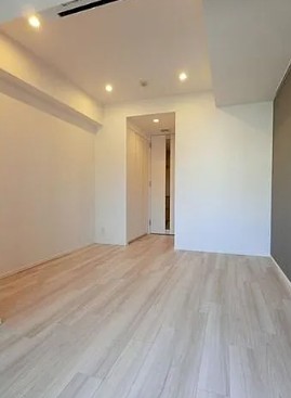 1K Mansion in Chiyoda, Tokyo - Image 1