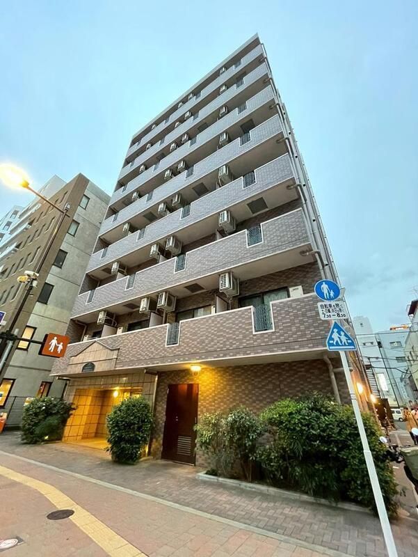 1K Mansion in Chiyoda, Tokyo — photo 3 of 3