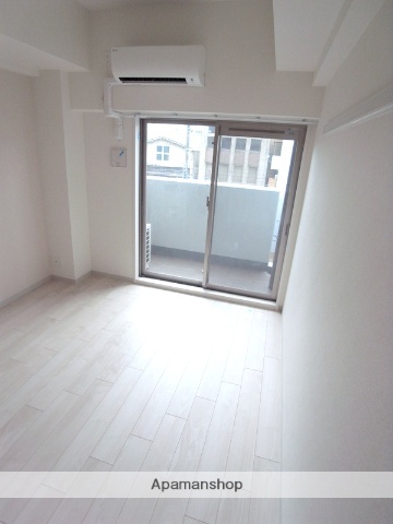1K Mansion in Chuo-ku, Osaka — photo 3 of 3