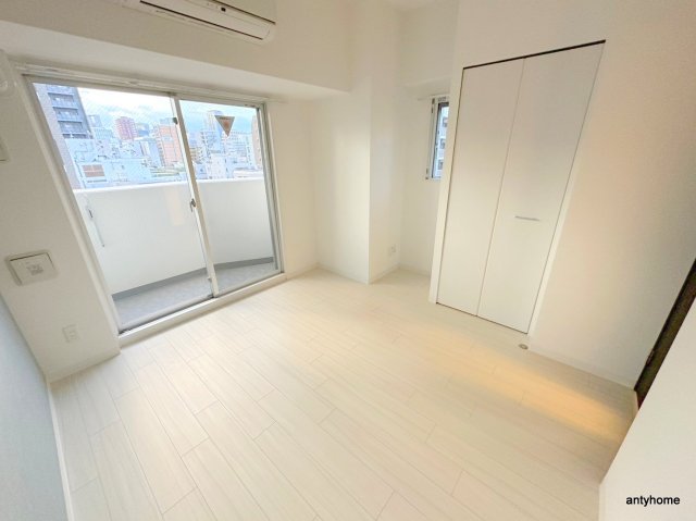 1K Mansion in Kita-ku, Osaka — photo 3 of 3