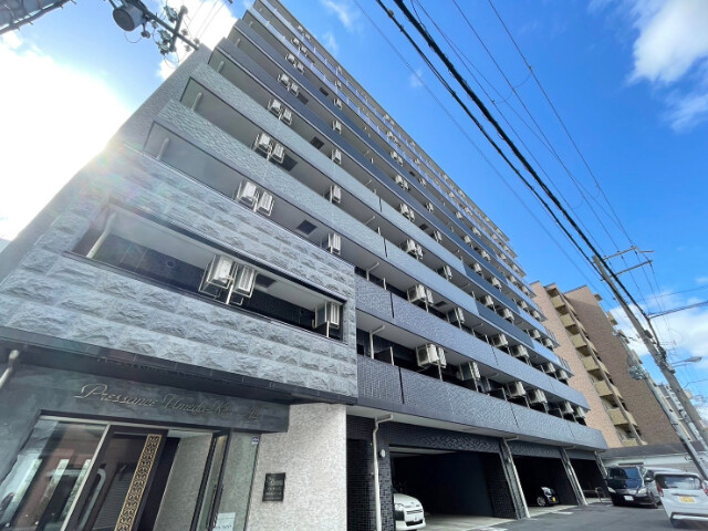 1K Mansion in Kita-ku, Osaka - Image 1