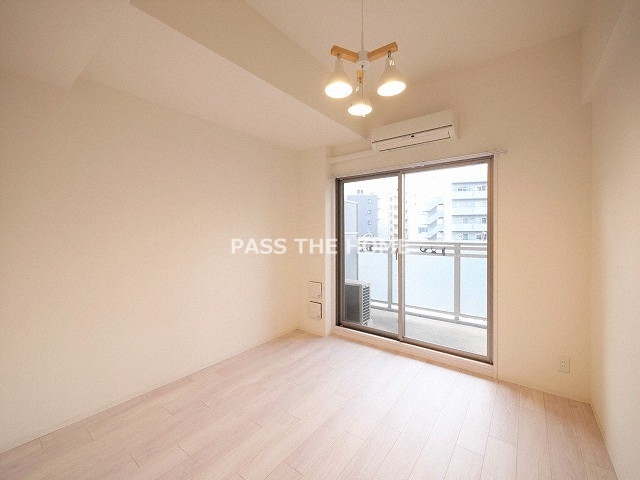 1K Mansion in Kita-ku, Osaka — photo 3 of 3