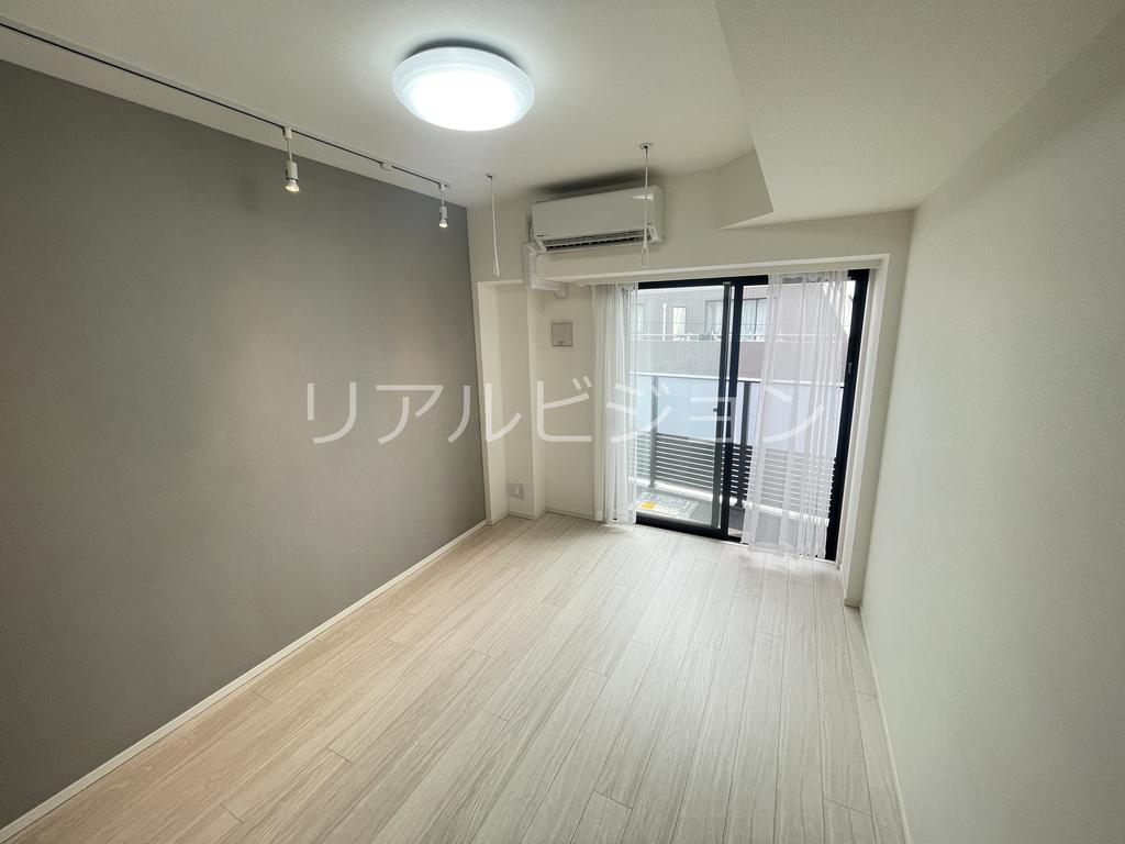 1K Mansion in Meguro, Tokyo — photo 3 of 3