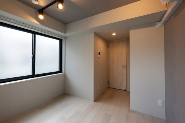 1K Mansion in Meguro, Tokyo — photo 3 of 3