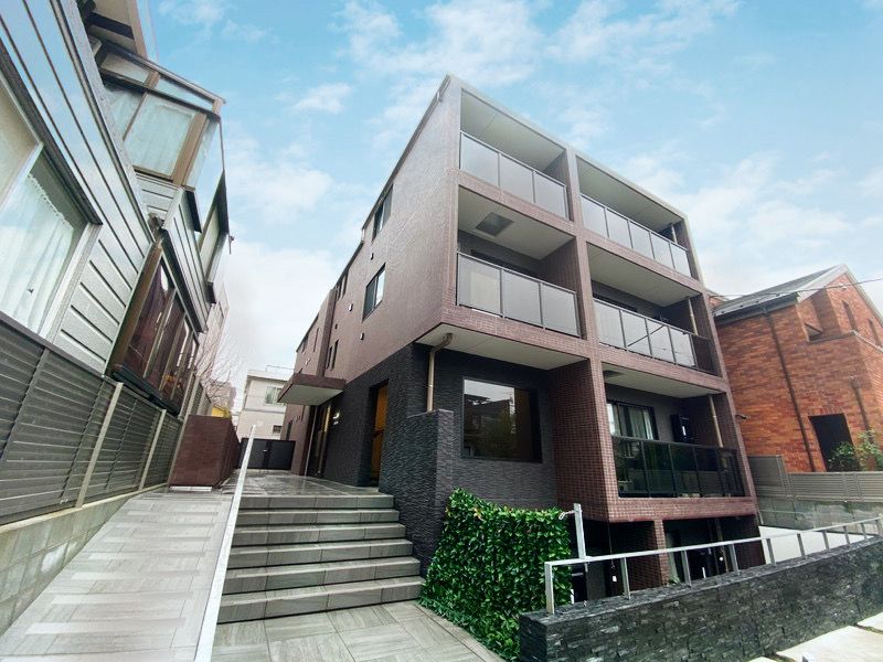 1K Mansion in Meguro, Tokyo - Image 1