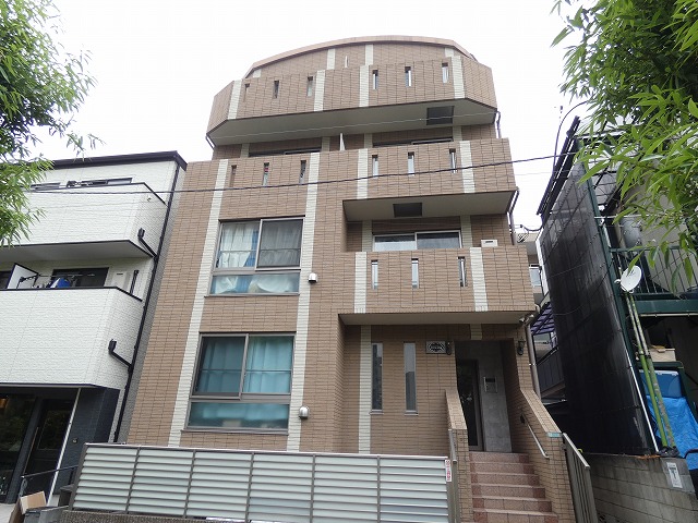 1K Mansion in Meguro, Tokyo - Image 1