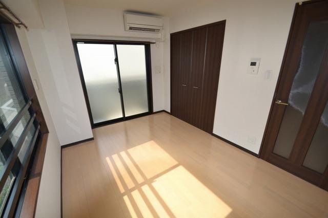 1K Mansion in Meguro, Tokyo — photo 3 of 3