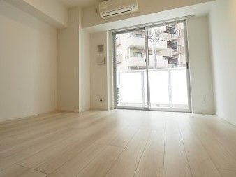 1K Mansion in Meguro, Tokyo — photo 3 of 3