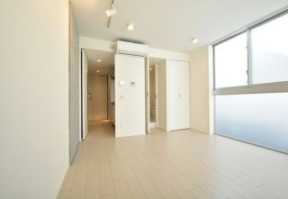 1K Mansion in Meguro, Tokyo — photo 3 of 3