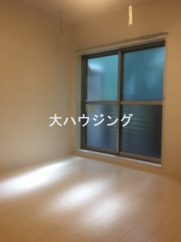 1K Mansion in Meguro, Tokyo — photo 3 of 3