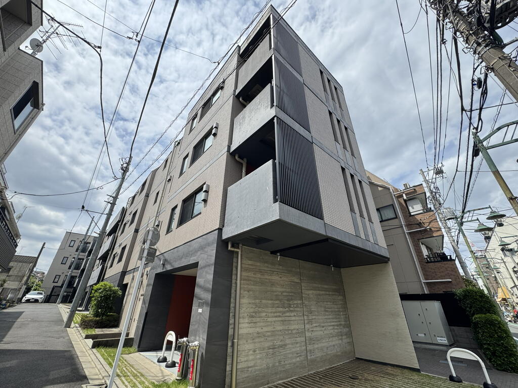 1K Mansion in Meguro, Tokyo - Image 1