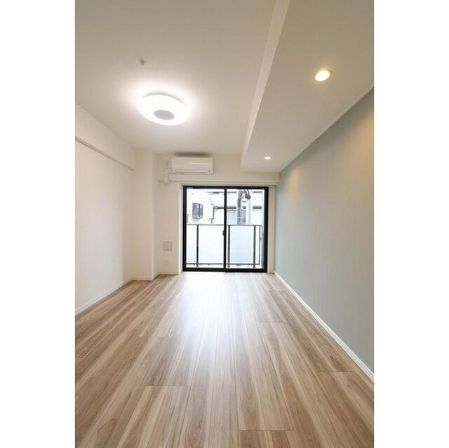 1K Mansion in Meguro, Tokyo — photo 3 of 3