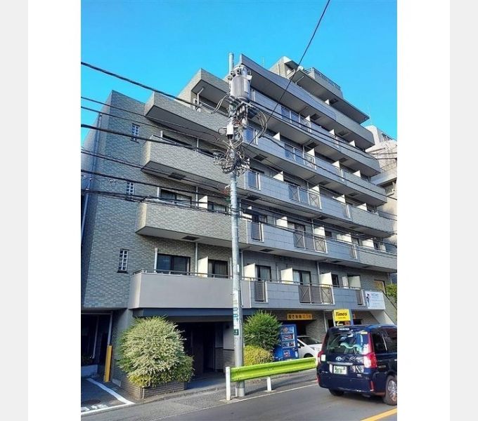 1K Mansion in Minato, Tokyo - Image 1