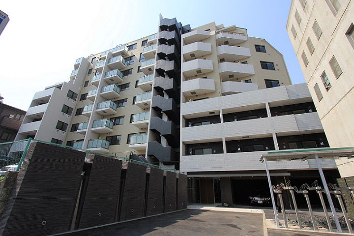 1K Mansion in Minato, Tokyo - Image 1
