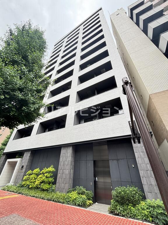 1K Mansion in Minato, Tokyo - Image 1