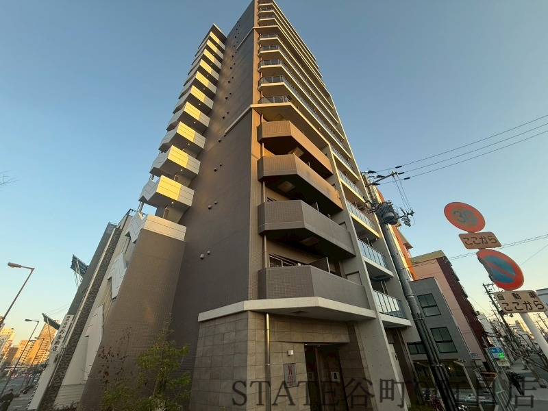 1K Mansion in Naniwa-ku, Osaka - Image 1