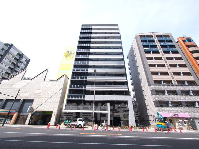 1K Mansion in Naniwa-ku, Osaka - Image 1