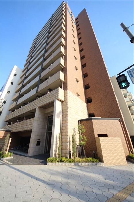 1K Mansion in Naniwa-ku, Osaka - Image 1