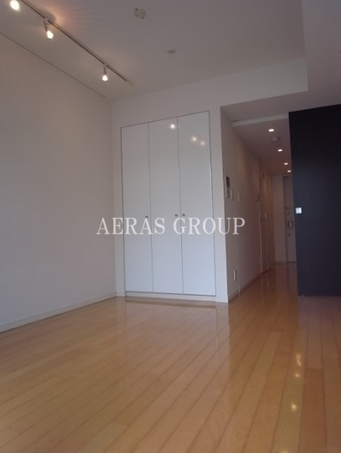 1K Mansion in Shibuya, Tokyo — photo 3 of 3