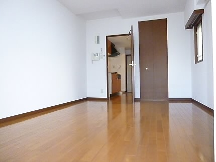 1K Mansion in Shibuya, Tokyo — photo 3 of 3