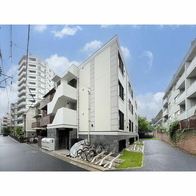 1K Mansion in Shibuya, Tokyo - Image 1
