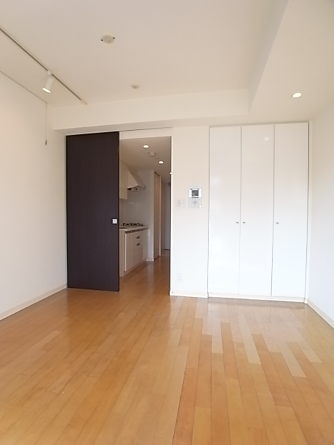1K Mansion in Shibuya, Tokyo — photo 3 of 3